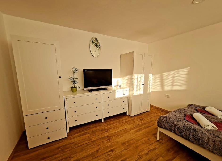 Apartma Juli Zirovnica Exterior foto